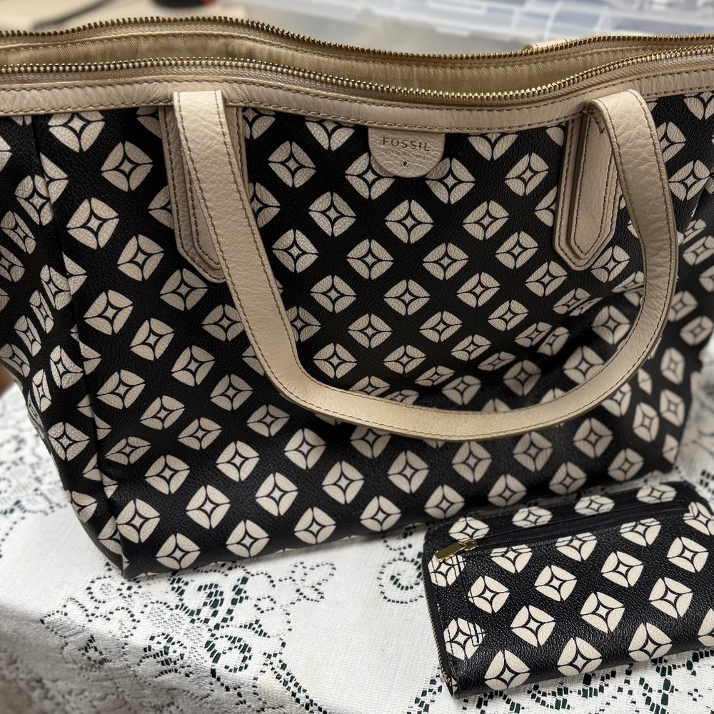 Fossil Sydney zipper tote bag and matching wallet ~16x10.5x6”